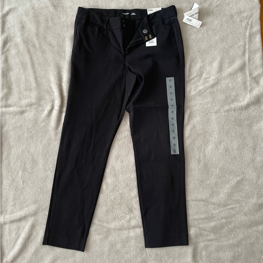 Old Navy pixie pants, never worn!